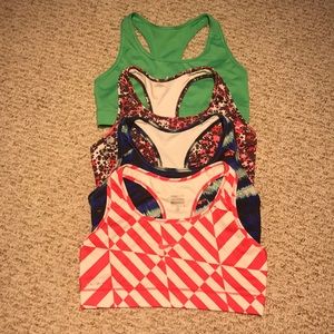 Set of 4 women’s Nike Pro Sports bras